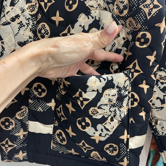 New Jacket one size fits all - Picture 4 of 4